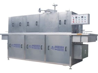 Plastic basket cleaning machine